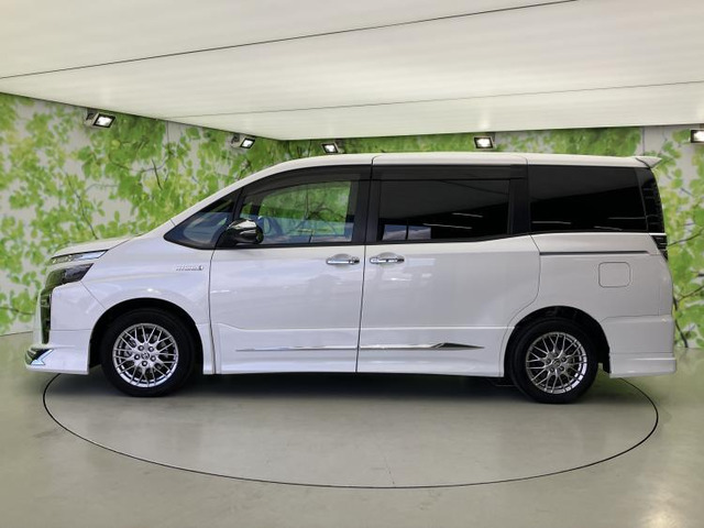 ヴォクシー1.8 ハイブリッド ZS 煌II