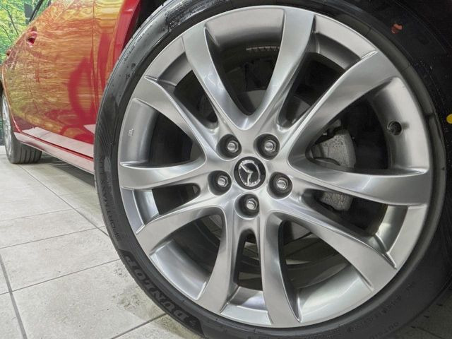 【純正19インチアルミホイール】外観にマッチした純正アルミホイールを装着しております。各種社外アルミホイールや、スタッドレスタイヤも取扱いしております。是非ご相談ください♪