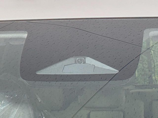 �y�z���_�Z���V���O�z���s���ɑO���̎ԗ�����F�����A�Փ˂������Ȏ��͌x��ƃu���[�L�ŏՓˉ���Ɣ�Q�y�����A�V�X�g�B�����S�Ƀh���C�u�����y���݂��������܂��B