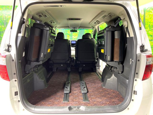 ���i�̂���������ʋ΁A���}���ɏ\���ȉ׎��X�y�[�X���m�ۂ��Ă���܂��B�Z�J���h�V�[�g��|���ƁA�傫�ȉו��̐ύڂ��\�ł���