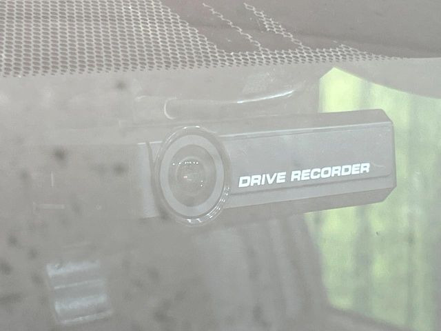 【ドライブレコーダー】安心・安全なカーライフに必須のドライブレコーダーを装備!走行中はもちろん、あおり運転や事故に遭遇した際の状況も映像で記録し、万一のリスクに備えます。