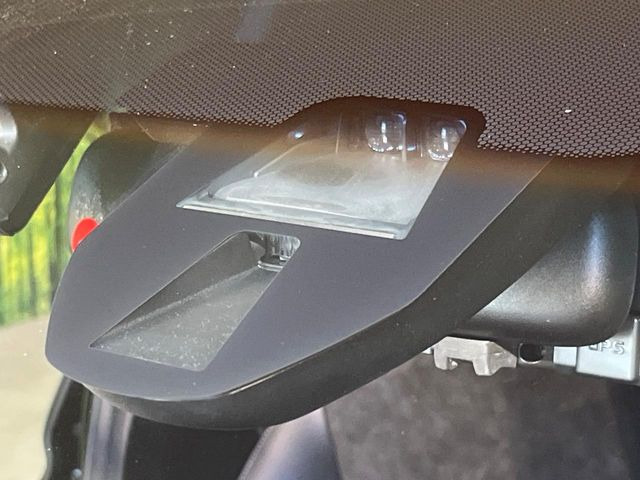 �y�z���_�Z���V���O�z���s���ɑO���̎ԗ�����F�����A�Փ˂������Ȏ��͌x��ƃu���[�L�ŏՓˉ���Ɣ�Q�y�����A�V�X�g�B�����S�Ƀh���C�u�����y���݂��������܂��B