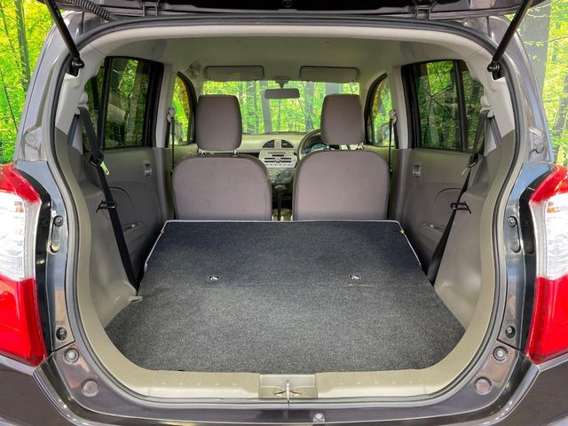 ���i�̂���������ʋ΁A���}���ɏ\���ȉ׎��X�y�[�X���m�ۂ��Ă���܂��B�Z�J���h�V�[�g��|���ƁA�傫�ȉו��̐ύڂ��\�ł���