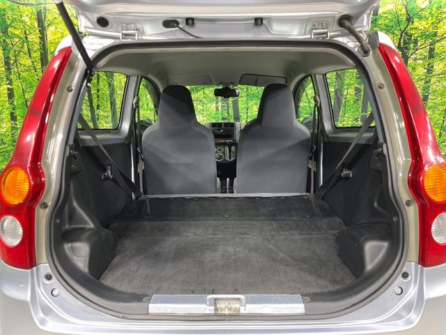 ���i�̂���������ʋ΁A���}���ɏ\���ȉ׎��X�y�[�X���m�ۂ��Ă���܂��B�Z�J���h�V�[�g��|���ƁA�傫�ȉו��̐ύڂ��\�ł���