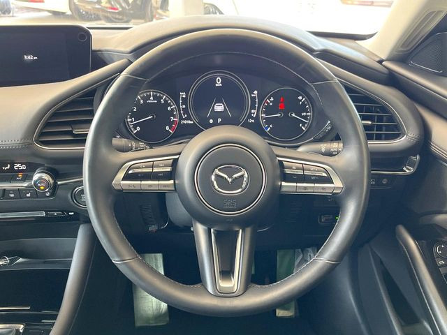 �y�����v�����X�e�A�����O�z�㎿�Ȋv���g�p���邱�ƂŁA��ɂ����������݂ƂĂ��^�]���₷���n���h���ł���