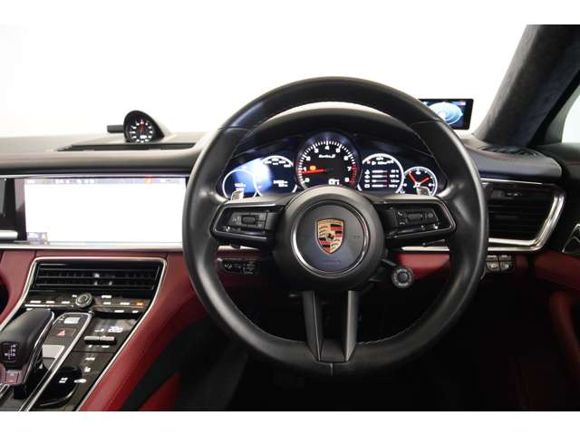 �u���b�N��̒��Ƀ��b�h���U�[���ƂĂ������悭�A�f���܂��B���N�̃|���V�F�炵�������ƂȂ��Ă���܂��B