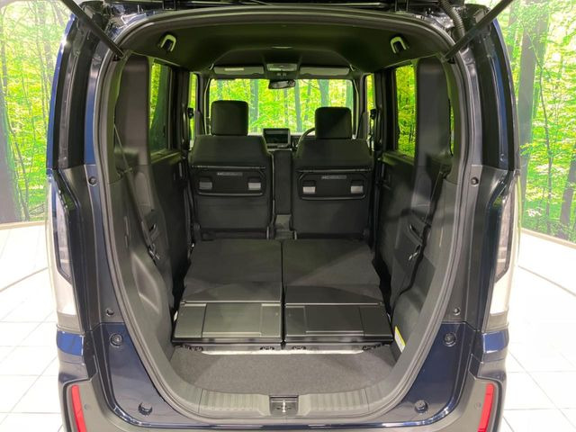 ���i�̂���������ʋ΁A���}���ɏ\���ȉ׎��X�y�[�X���m�ۂ��Ă���܂��B�Z�J���h�V�[�g��|���ƁA�傫�ȉו��̐ύڂ��\�ł���