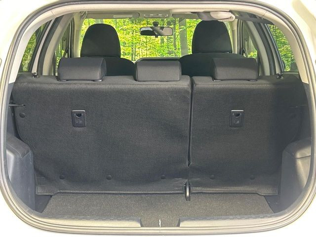 ���i�̂���������ʋ΁A���}���ɏ\���ȉ׎��X�y�[�X���m�ۂ��Ă���܂��B�Z�J���h�V�[�g��|���ƁA�傫�ȉו��̐ύڂ��\�ł���