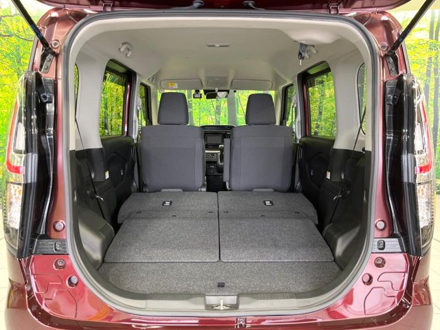 ���i�̂���������ʋ΁A���}���ɏ\���ȉ׎��X�y�[�X���m�ۂ��Ă���܂��B�Z�J���h�V�[�g��|���ƁA�傫�ȉו��̐ύڂ��\�ł���