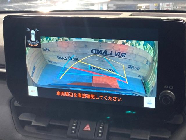 【パノラミックビューモニター】専用のカメラにより、上から見下ろしたような視点で360度クルマの周囲を確認することができます☆死角部分も確認しやすく、狭い場所での切り返しや駐車もスムーズに行えます。