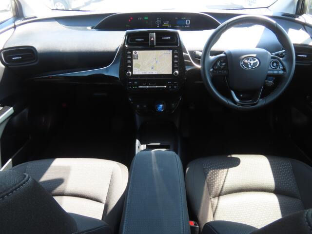 プリウス1.8 S E-Four 4WD