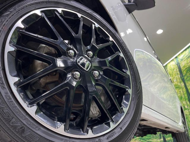 �y����15�C���`�A���~�z�C�[���z�O�ςɃ}�b�`���������A���~�z�C�[���𑕒����Ă���܂��B�e��ЊO�A���~�z�C�[����A�X�^�b�h���X�^�C�����戵�����Ă���܂��B���񂲑��k����������