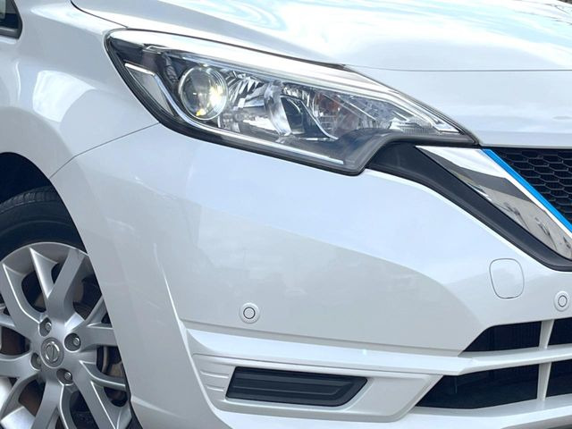 �yLED�w�b�h���C�g�z���V����ԑ��s�����ǍD�Ȏ��E���m�ۂ����S���ĉ^�]�ł��鍂�P�xLED�w�b�h���C�g�𑕔�!�_�����x�������A����d�͂��}�����Ă��܂��B