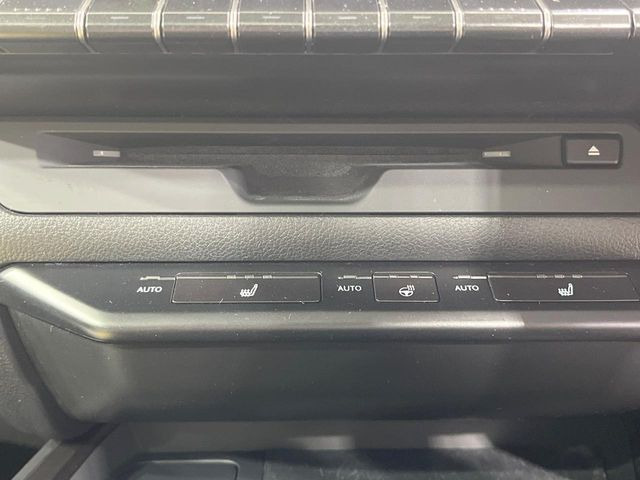 【シートヒーター】寒い日に重宝するシートヒーター!エアコンより早く温まってくれるので寒がりの人も安心ですね♪エアコンの温風は乾燥するから苦手、という方にもをおすすめです。