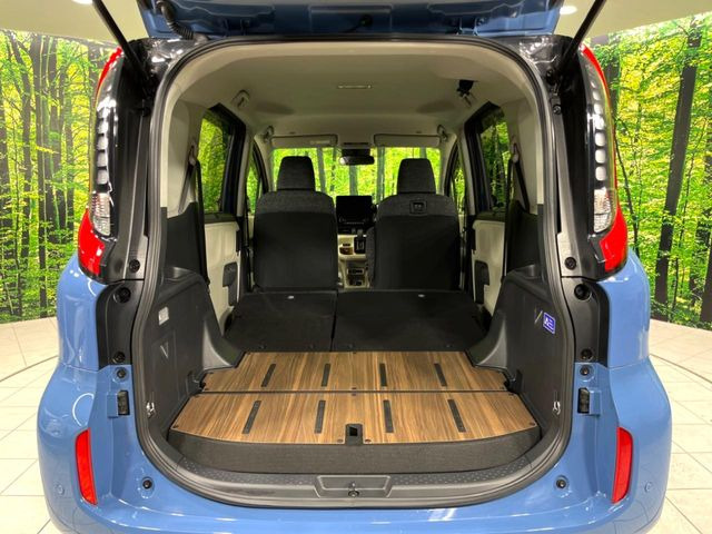 ���i�̂���������ʋ΁A���}���ɏ\���ȉ׎��X�y�[�X���m�ۂ��Ă���܂��B�Z�J���h�V�[�g��|���ƁA�傫�ȉו��̐ύڂ��\�ł���