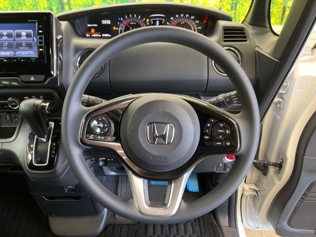 �y�z���_�Z���V���O�z���s���ɑO���̎ԗ�����F�����A�Փ˂������Ȏ��͌x��ƃu���[�L�ŏՓˉ���Ɣ�Q�y�����A�V�X�g�B�����S�Ƀh���C�u�����y���݂��������܂��B