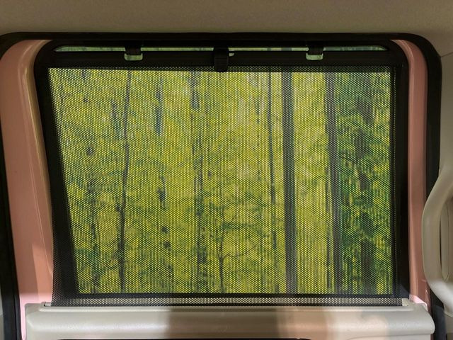 �y���[���V�F�[�h�z��������ԊO����̌���ῂ����Ƃ��ɃT�b�ƈ����o���Ďg����A���[���i�[�^�C�v�̃T���V�F�[�h�𑕔��B��Ȃɏ�������q�l���E�g�E�g�����������ȂǁA���Ђ����p����������