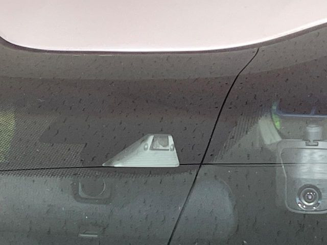 �y�z���_�Z���V���O�z���s���ɑO���̎ԗ�����F�����A�Փ˂������Ȏ��͌x��ƃu���[�L�ŏՓˉ���Ɣ�Q�y�����A�V�X�g�B�����S�Ƀh���C�u�����y���݂��������܂��B