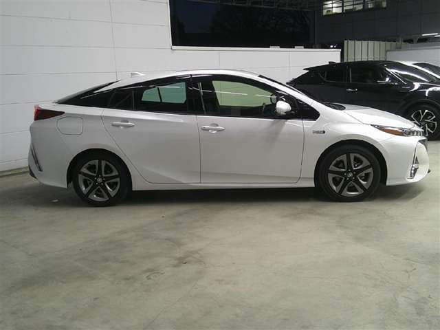 プリウスPHV1.8 A