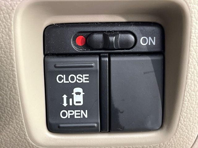 �y�p���[�X���C�h�h�A�z�X�}�[�g�L�[��^�]�Ȃ̃X�C�b�`�ŃX���C�h�h�A�̊J���\���d��������͂����ăh�A���J����K�v�������A���������q�l�ł��A�d���ו��������Ă��鎞�����N�ɊJ���߂ł��܂���