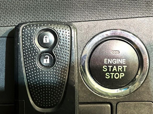 �y�L�[�t���[�V�X�e���z�J�o����|�P�b�g�ɓ��ꂽ�܂܂ł��h�A�̎{���E�������\�ȃX�}�[�g�L�[�𑕔��B�G���W���̃I���E�I�t�����J�M�����o���K�v����������Ƃ��Ă��֗��ł���