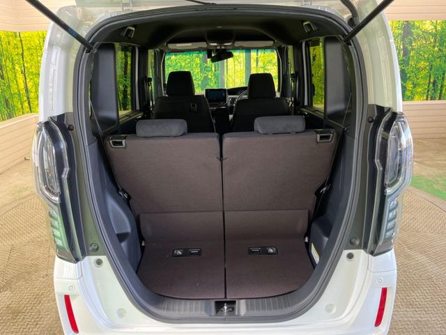 ���i�̂���������ʋ΁A���}���ɏ\���ȉ׎��X�y�[�X���m�ۂ��Ă���܂��B�Z�J���h�V�[�g��|���ƁA�傫�ȉו��̐ύڂ��\�ł���