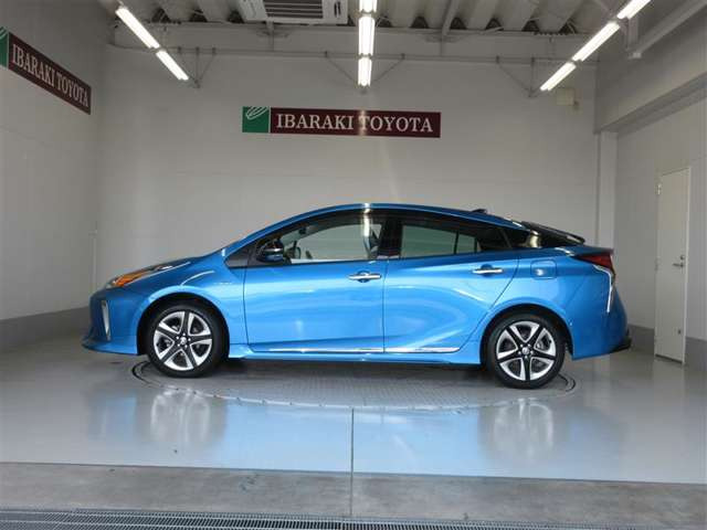 プリウス1.8 A プレミアム ツーリングセレクション E-Four 4WD