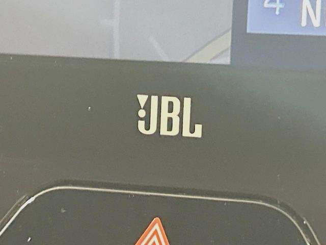 �yJBL�T�E���h�V�X�e���z���[�J�[�I�v�V�����̍��i�ʃT�E���h�V�X�e���𓋍ځB��p�̃`���[�j���O���{���ꂽ�召�l�X�ȃX�s�[�J�[����ǎ��ȃT�E���h���t�ł��A�Տꊴ���ӂ�鉹����Ԃ����o���܂��B