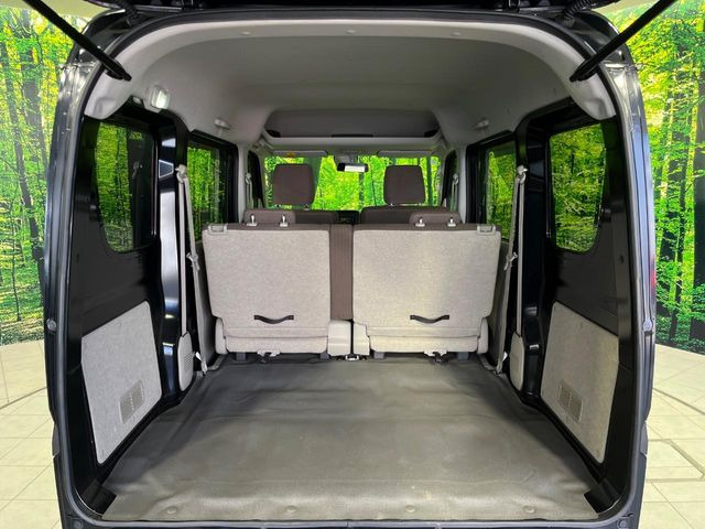 積み下ろしのしやすいラゲッジルームにはたっぷりと荷物を積み込んでいただけます。遊びから仕事まで、様々なシーンで頼れます♪