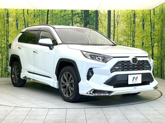 高透明度のガラス皮膜で撥水はもちろん、上質なツヤ・光沢を実現。紫外線や酸性雨から大切な愛車を保護し、色あせ・劣化を防止。「弾スプラッシュコート」、「弾プリミッサコート」からお選びいただけます。