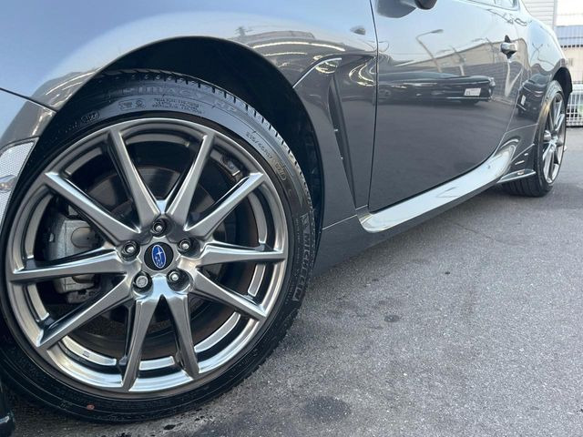 �y����17�C���`�A���~�z�C�[���z�O�ςɃ}�b�`���������A���~�z�C�[���𑕒����Ă���܂��B�e��ЊO�A���~�z�C�[����A�X�^�b�h���X�^�C�����戵�����Ă���܂��B���񂲑��k����������