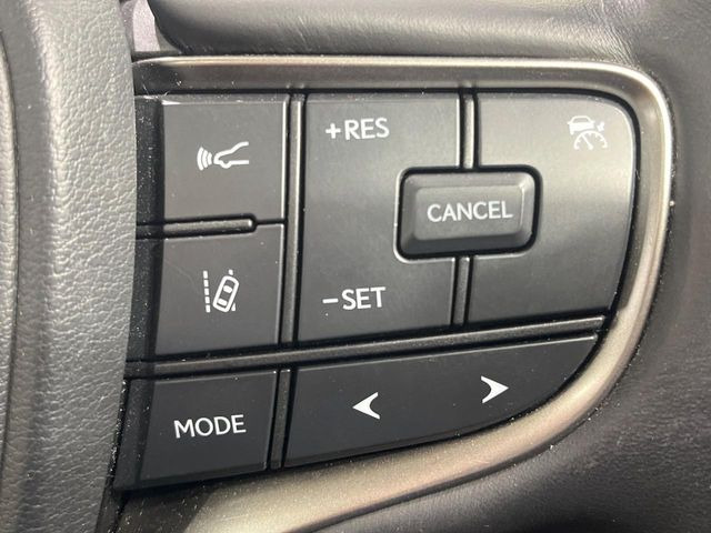 【レーダークルーズコントロール】高速道路での長距離走行が楽に!!自動で速度を保つクルーズコントロールが、衝突軽減システムと連携し、前方の車両を感知して車間を保つように速度調節してくれます!!