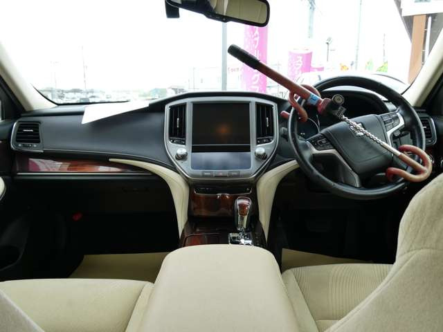 クラウンハイブリッド 2.5 ロイヤルサルーン