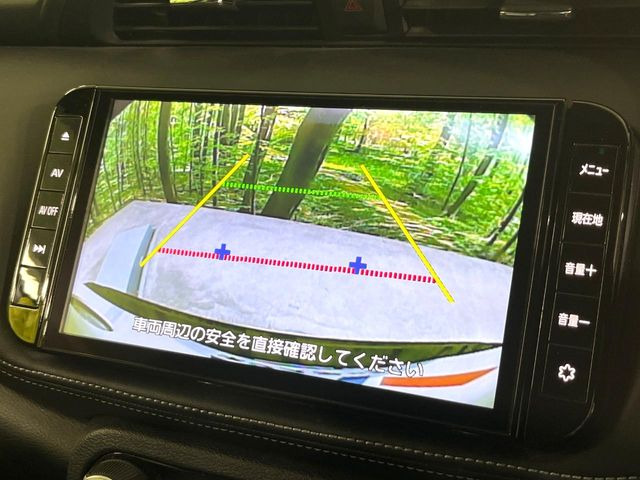 【バックカメラ】駐車時に後方がリアルタイム映像で確認できます。大型商業施設や立体駐車場での駐車時や、夜間のバック時に大活躍!運転スキルに関わらず、今や必須となった装備のひとつです!