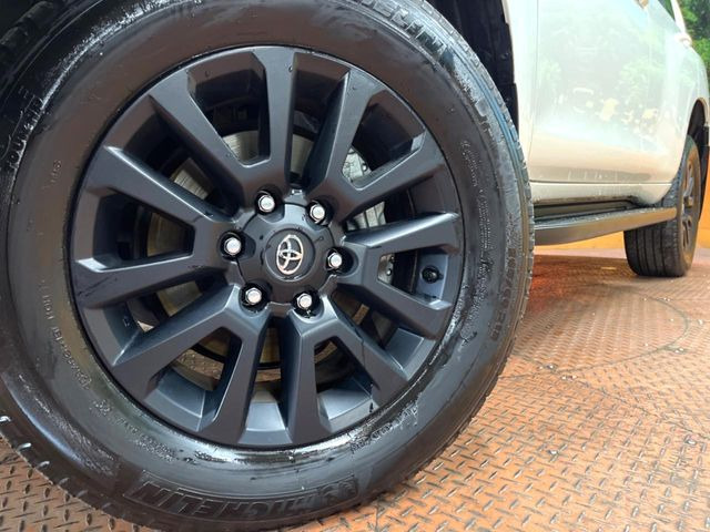 �y�����A���~�z�C�[���z�O�ςɃ}�b�`���������A���~�z�C�[���𑕒����Ă���܂��B�e��ЊO�A���~�z�C�[����A�X�^�b�h���X�^�C�����戵�����Ă���܂��B���񂲑��k����������