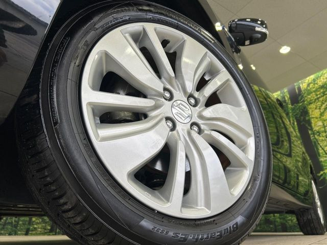 �y����16�C���`�A���~�z�C�[���z�O�ςɃ}�b�`���������A���~�z�C�[���𑕒����Ă���܂��B�e��ЊO�A���~�z�C�[����A�X�^�b�h���X�^�C�����戵�����Ă���܂��B���񂲑��k����������