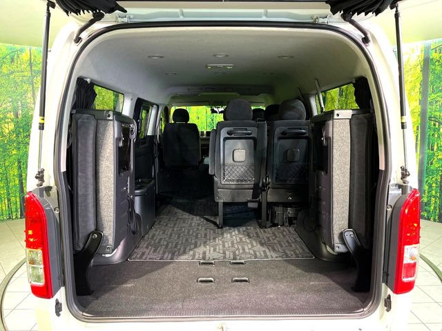 ���i�̂���������ʋ΁A���}���ɏ\���ȉ׎��X�y�[�X���m�ۂ��Ă���܂��B�Z�J���h�V�[�g��|���ƁA�傫�ȉו��̐ύڂ��\�ł���