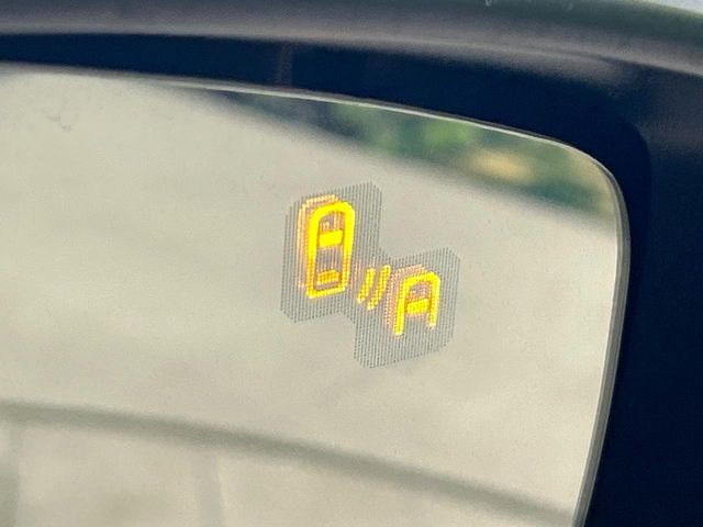 �y�u���C���h�X�|�b�g���j�^�����O�z���s���A�h�A�~���[�̎��p�ɂȂ�₷���ӏ��Ɍ㑱�Ԃ��ڋ߂���ƃT�C�h�~���[�t�߂Ɍx����\���A�h���C�o�[�ɒ��ӊ��N�����Ă���܂��B