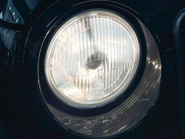 ���w�b�h���C�g:�w�b�h���C�g�͉��΂݂����Ȃ��A�Y��ȏ�Ԃ�ۂ��Ă���܂��B���΂ݖh�~�̃����Y�R�[�e�B���O�̎{�H���\�ł������܂��B