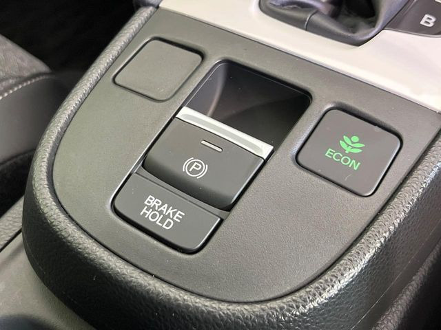 �y�I�[�g�u���[�L�z�[���h�z�M���҂���a�؂Œ�Ԏ��Ƀu���[�L���瑫�𗣂��Ă��A��~��Ԃ�ێ����Ă���܂��B�O�i����Ƃ��̓A�N�Z���𓥂߂Ύ����ŉ��������̂ň��S��X���^�]���y�ɂȂ�܂���