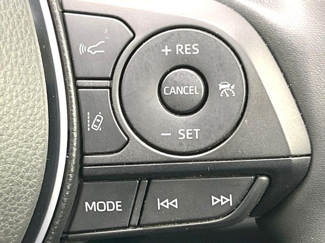 【レーダークルーズコントロール】高速道路での長距離走行が楽に!!自動で速度を保つクルーズコントロールが、衝突軽減システムと連携し、前方の車両を感知して車間を保つように速度調節してくれます!!