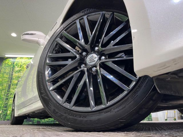 �y����18�C���`�A���~�z�C�[���z�O�ςɃ}�b�`���������A���~�z�C�[���𑕒����Ă���܂��B�e��ЊO�A���~�z�C�[����A�X�^�b�h���X�^�C�����戵�����Ă���܂��B���񂲑��k����������