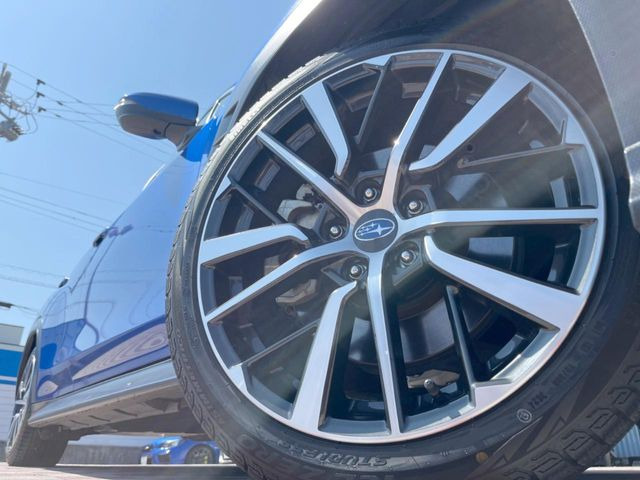 �y����18�C���`�A���~�z�C�[���z�O�ςɃ}�b�`���������A���~�z�C�[���𑕒����Ă���܂��B�e��ЊO�A���~�z�C�[����A�X�^�b�h���X�^�C�����戵�����Ă���܂��B���񂲑��k����������