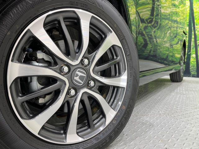 【純正アルミホイール】外観にマッチした純正アルミホイールを装着しております。各種社外アルミホイールや、スタッドレスタイヤも取扱いしております。是非ご相談ください♪