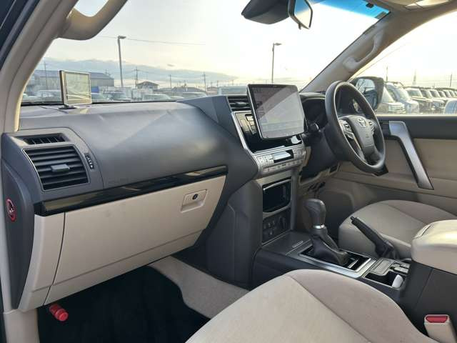 ���X�ł͂��_�񒸂��܂������q�l�Ƀh���C�u���R�[�_�[��K���X�R�[�e�B���O�{�H�ȂǁA���l�i��}���Ă��񋟂����Ē����Ă���܂��B�ڍׂ̓X�^�b�t�܂ł��C�y�ɂ��₢���킹���������܂��B