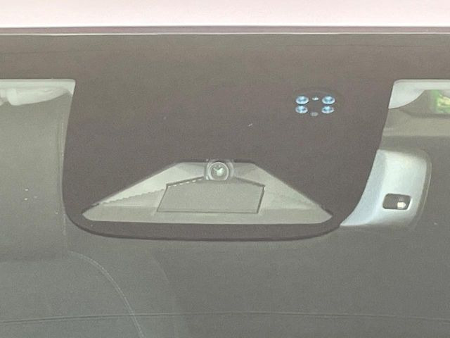 �y�z���_�Z���V���O�z���s���ɑO���̎ԗ�����F�����A�Փ˂������Ȏ��͌x��ƃu���[�L�ŏՓˉ���Ɣ�Q�y�����A�V�X�g�B�����S�Ƀh���C�u�����y���݂��������܂��B