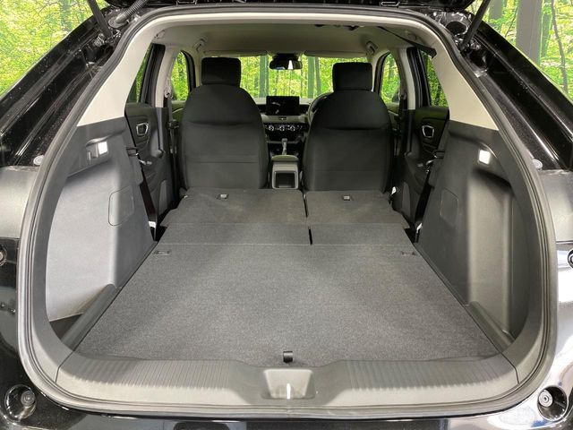 ���i�̂���������ʋ΁A���}���ɏ\���ȉ׎��X�y�[�X���m�ۂ��Ă���܂��B�Z�J���h�V�[�g��|���ƁA�傫�ȉו��̐ύڂ��\�ł���