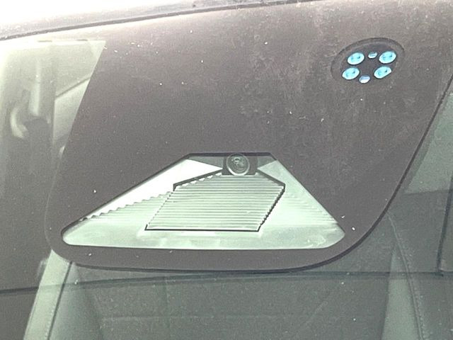 �y�z���_�Z���V���O�z���s���ɑO���̎ԗ�����F�����A�Փ˂������Ȏ��͌x��ƃu���[�L�ŏՓˉ���Ɣ�Q�y�����A�V�X�g�B�����S�Ƀh���C�u�����y���݂��������܂��B