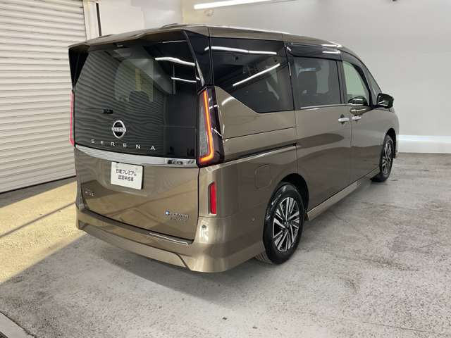 セレナ1.4 e-4ORCE ハイウェイスターV 4WD