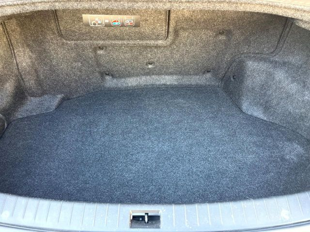 ���i�̂���������ʋ΁A���}���ɏ\���ȉ׎��X�y�[�X���m�ۂ��Ă���܂��B